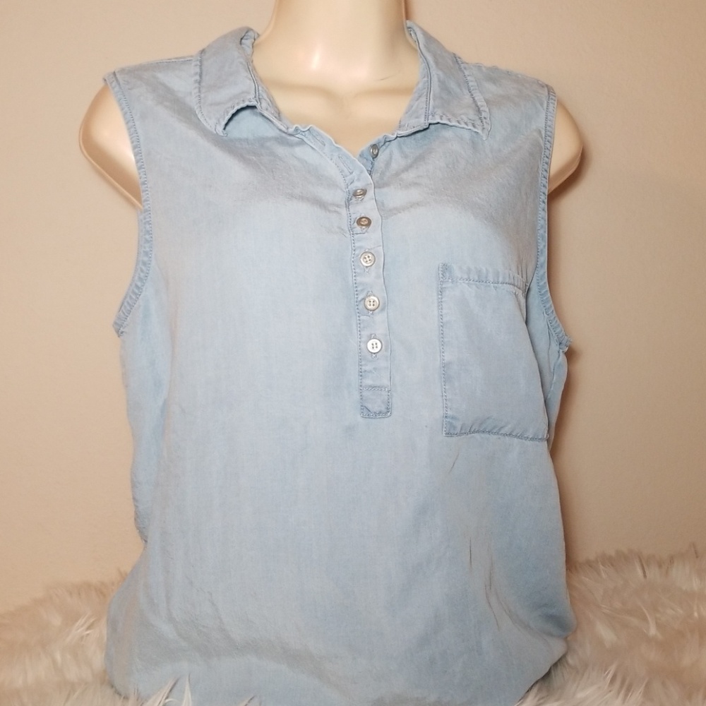 Sleeveless blouse